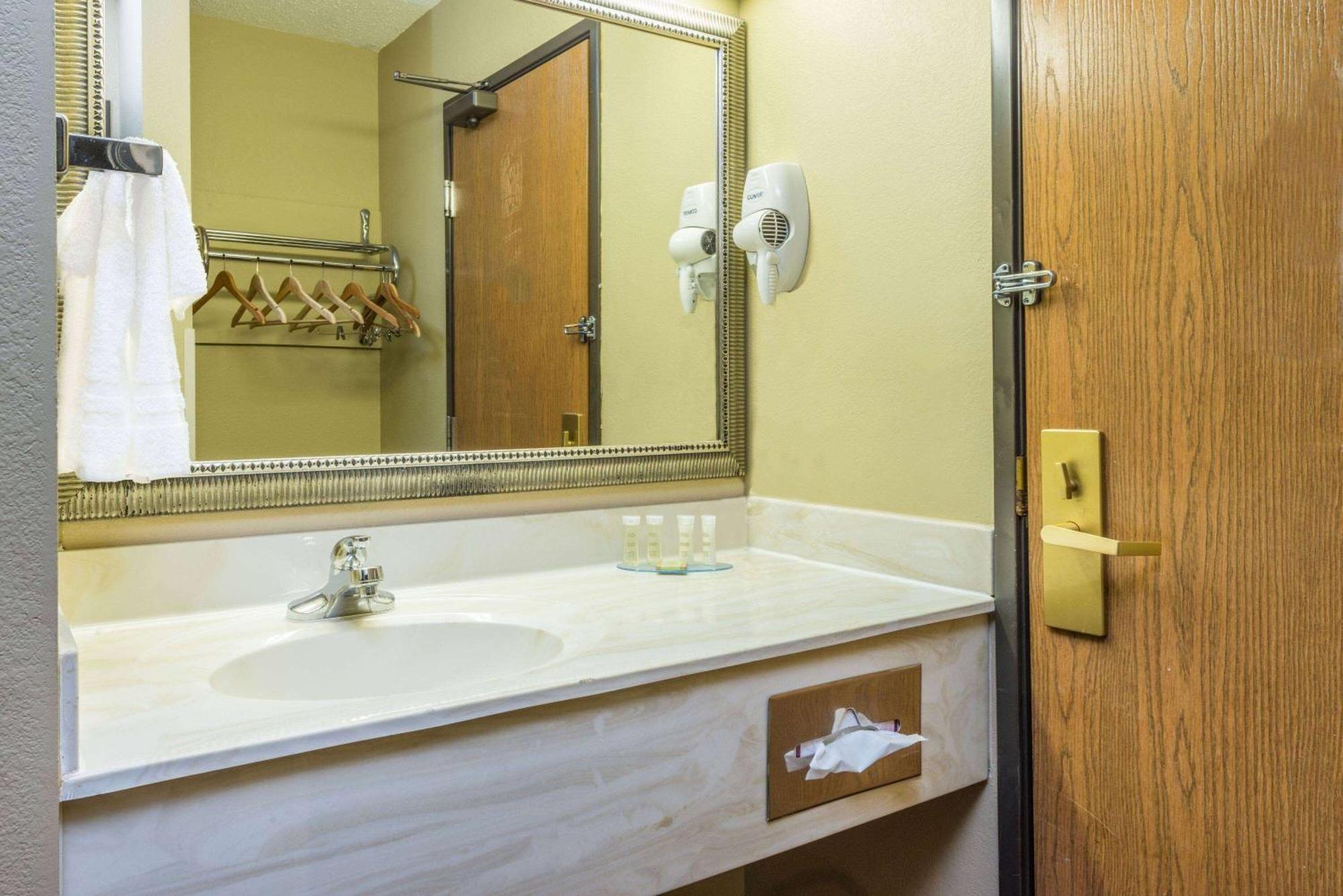 Hotel Super 8 By Wyndham Troy Il/St. Louis Area Extérieur photo